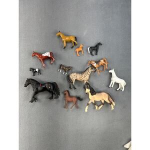 mixed lot of horses all sizes (12)‎